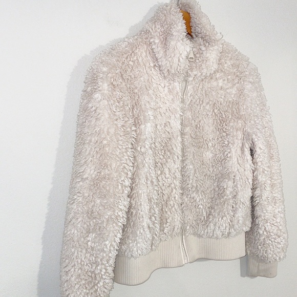 ZARA TRF Cream Faux Fur Bomber Jacket Size Small - Picture 2 of 7